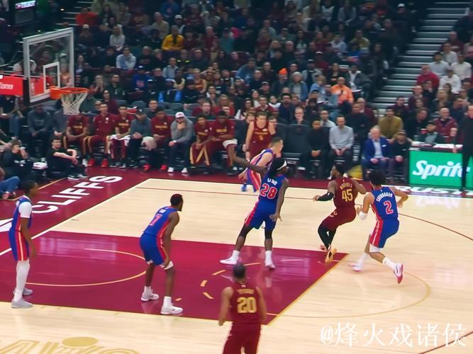 坎宁安27+6+7米切尔30+6 活塞力克骑士终结其3连胜