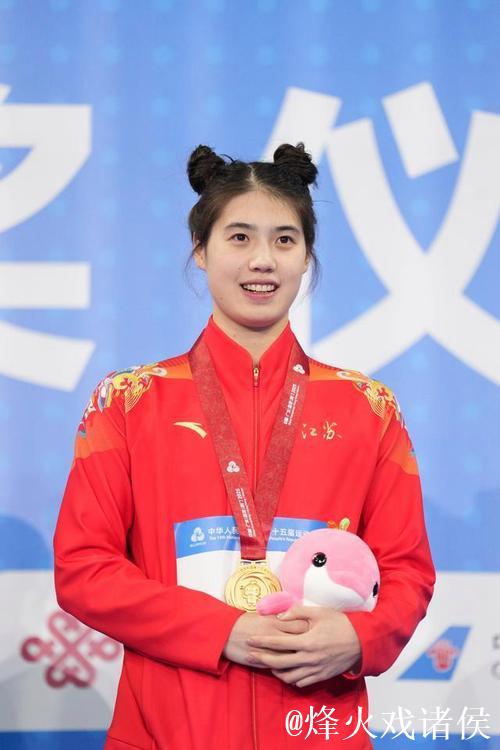 全运会女子50米蝶泳决赛 江苏队张雨霏获得金牌